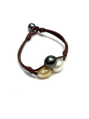 Two-row bracelet with three multicolored 11 mm pearls on hand-rolled leather.