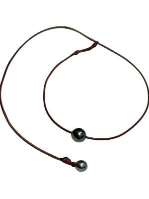 Choker necklace with 13mm round Tahitian pearl and adjustable sliding pearl on hand-rolled kangaroo leather.