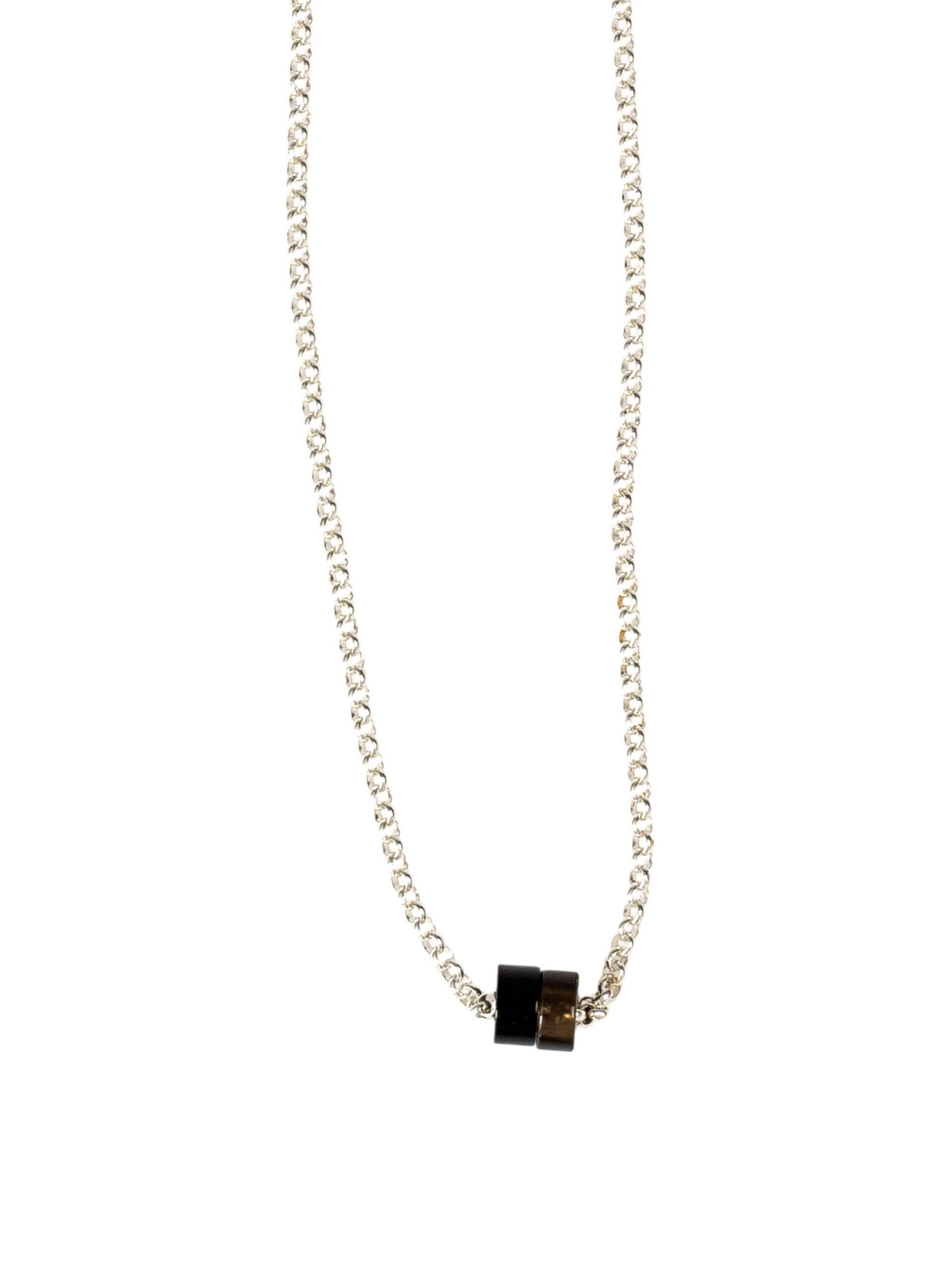 „Timeless sterling silver necklace, 48 cm length, adjustable to 46 cm and 44 cm, with two crystal donut pendants in onyx and smoky quartz; handcrafted from recycled materials, symbolizing grounding, clarity, and transformation.“