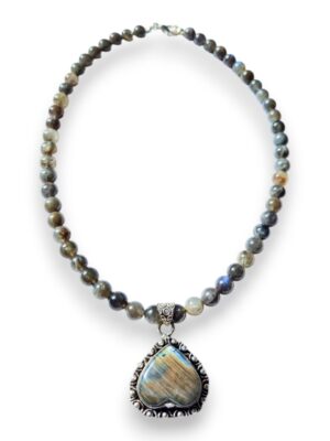 Perry Bijoux Labradorite Pendant Necklace